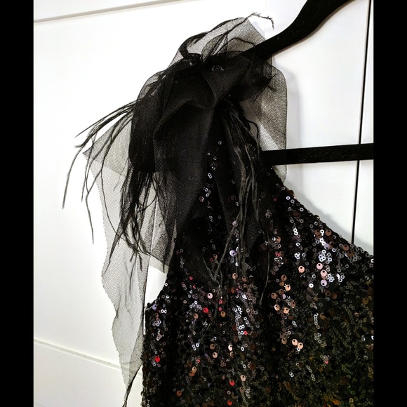T Tahari One-Shoulder Black Sequin & Feather Cocktail Dress - Size 8 - Picture 4 of 7